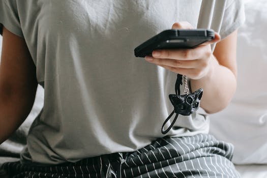 The role of anonymity in Omegle chat: Pros and cons